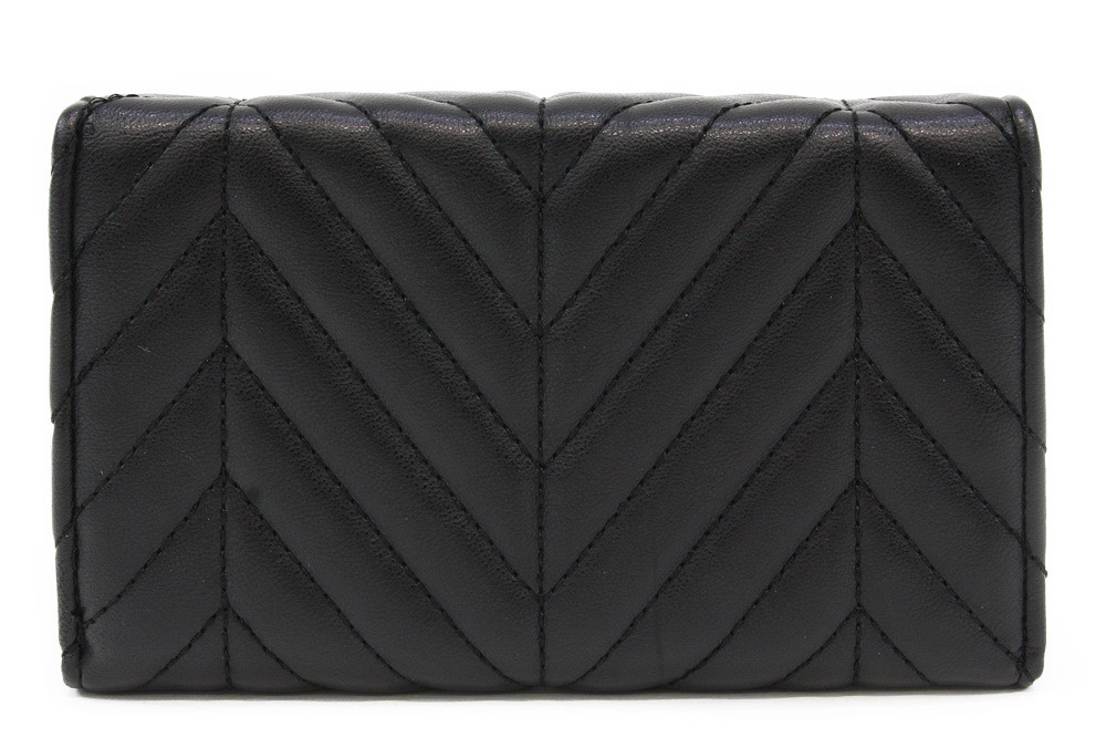 Černá klopnová dámská peněženka s kovovou ozdobou Tarquinia