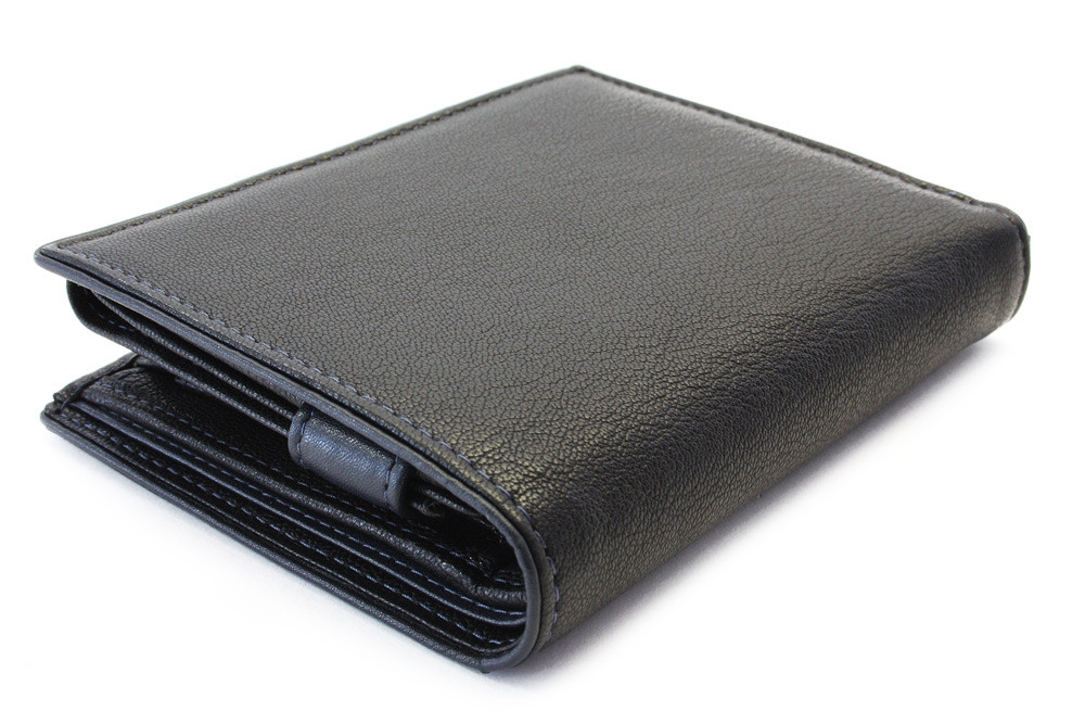 Černá pánská kožená peněženka s modrou zápinkou Jennie