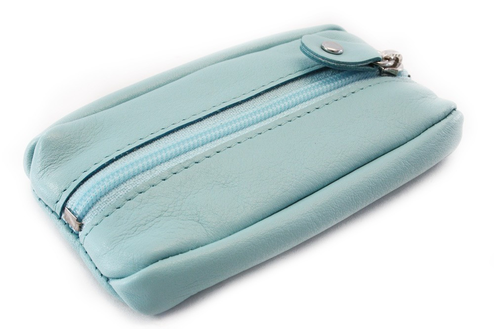 Světle modrá kožená klíčenka se zipovou kapsou Lana