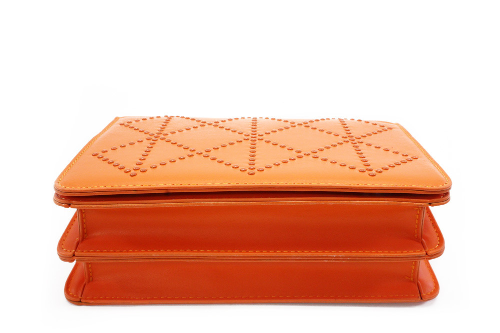 Oranžová dámská crossbody kabelka s ozdobnou klopnou Dobea