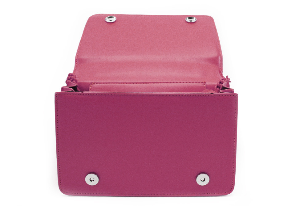 Tmavě růžová dámská crossbody kabelka s ozdobnou klopnou Dobea
