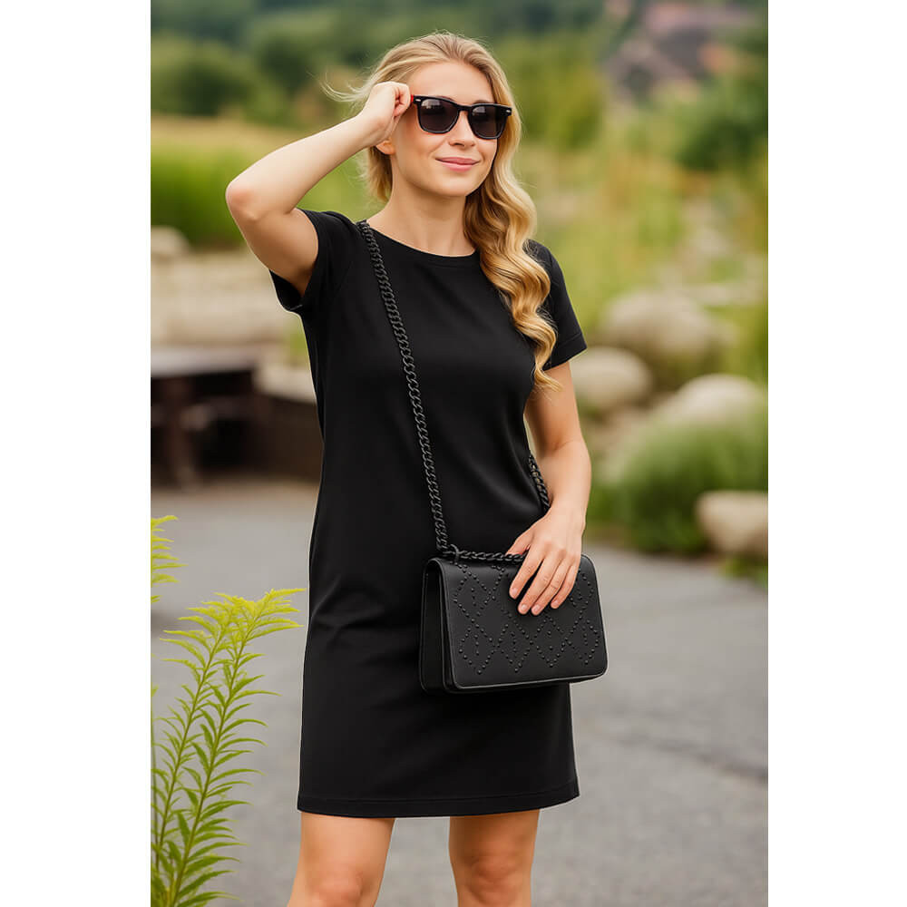Černá dámská crossbody kabelka s ozdobnou klopnou Dobea