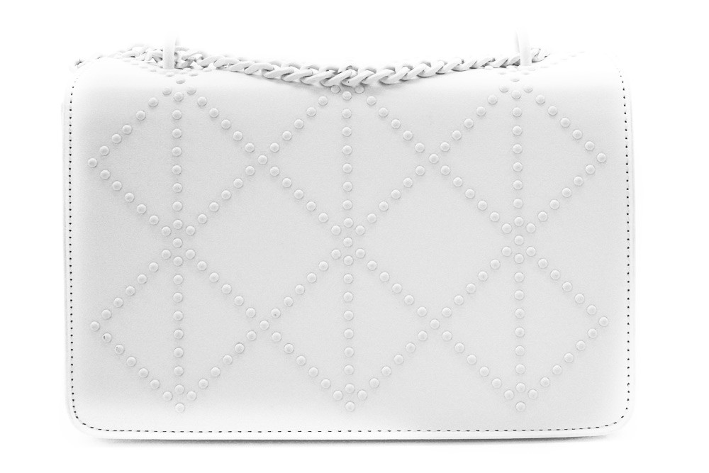 Bílá dámská crossbody kabelka s ozdobnou klopnou Dobea