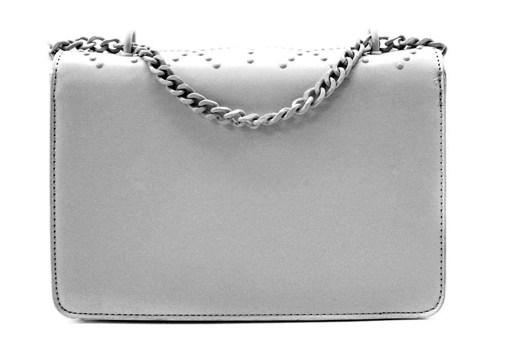 Stříbrná dámská crossbody kabelka s ozdobnou klopnou Dobea