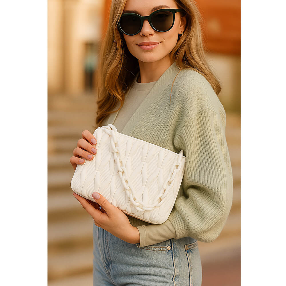 Bílá netradiční prošívaná crossbody dámská kabelka Azzini