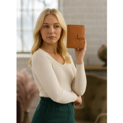Hnědá kožená dámská peněženka se zápinkou Taiga