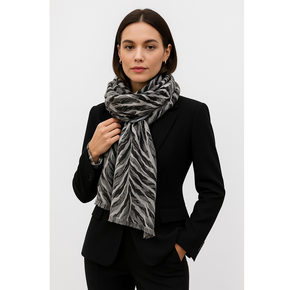 Černý dámský teplý šátek se zvířecím vzorem Cousins