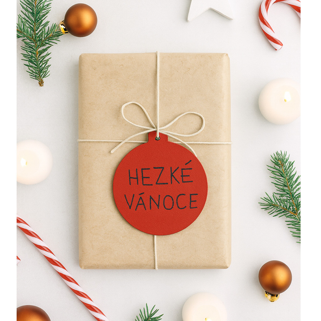 Červená vánoční ozdoba baňka Inoue