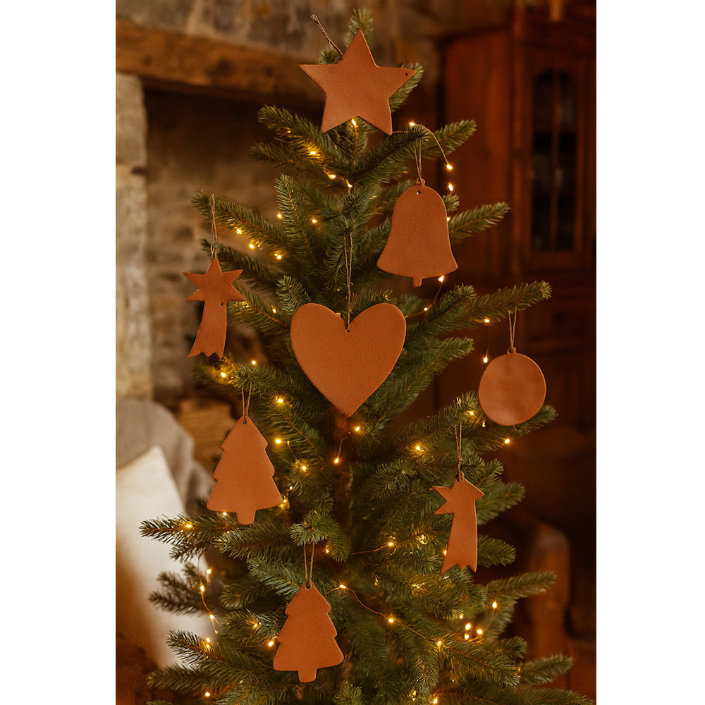 Hnědá vánoční ozdoba baňka Inoue