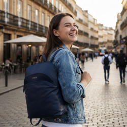 Tmavě modrý kožený zipový batoh Poppy