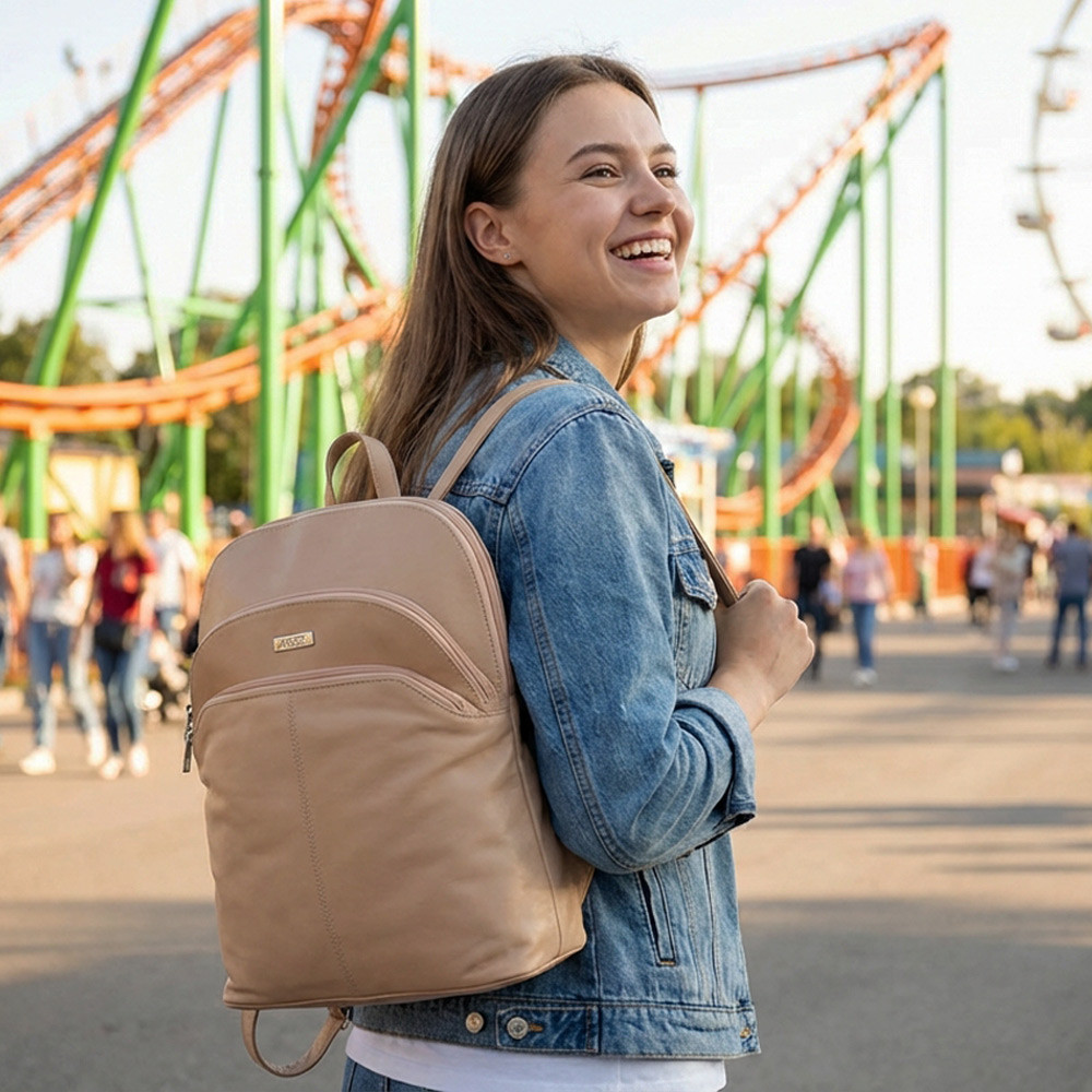 Béžový kožený zipový batoh Poppy