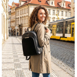 Černý praktický dámský batoh Gillespie