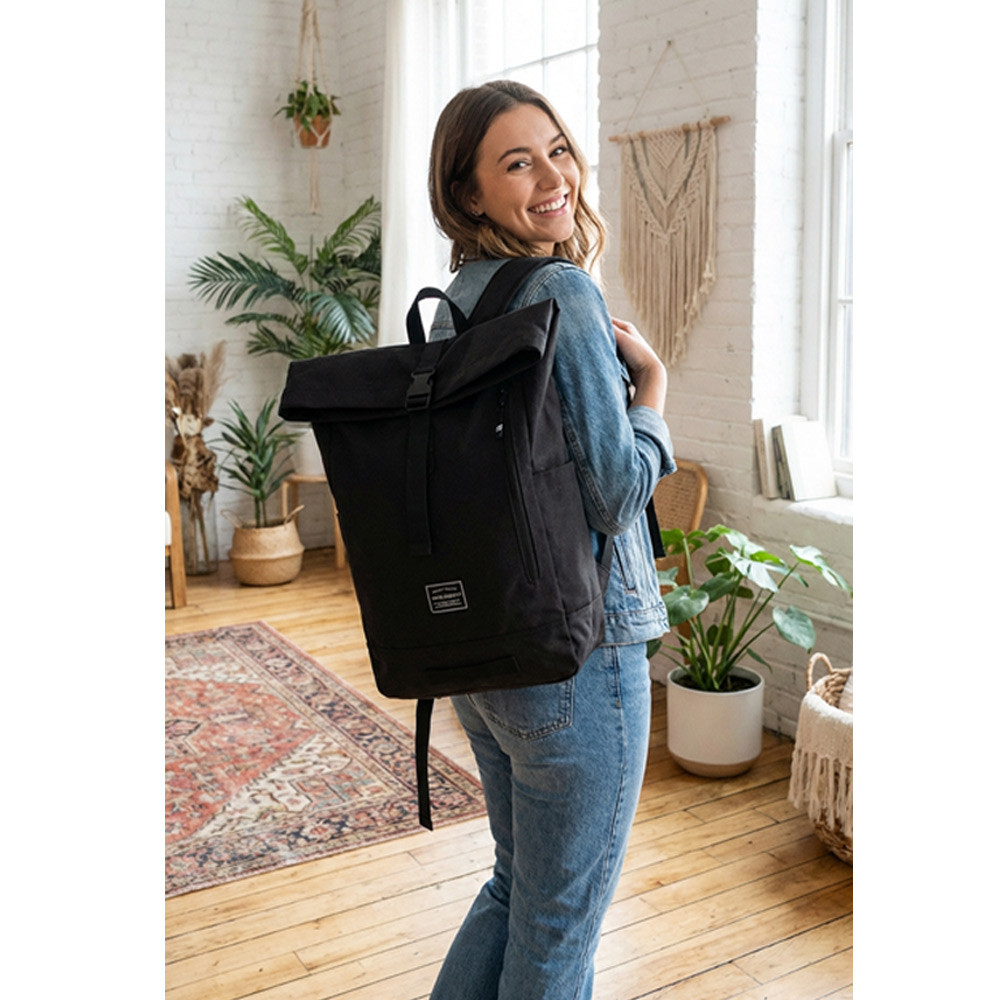 Černý prostorný městský batoh Marshiel