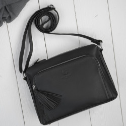 Černá dámská kožená crossbody kabelka se stříbrným kováním Jacomina