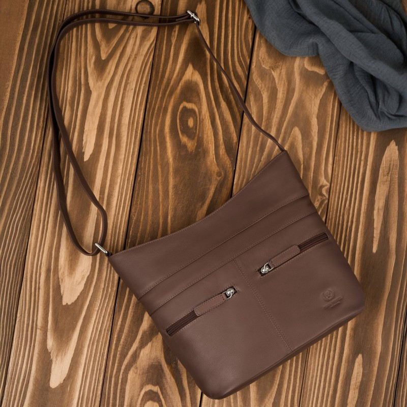 Tmavě hnědá dámská kožená crossbody kabelka Almira