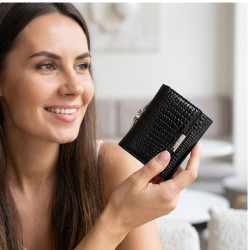 Černá dámská kožená rámová peněženka s motivem croco Susan