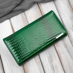 Zelená dámská kožená peněženka s motivem croco Parizda