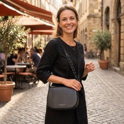 Černá dámská crossbody kožená kabelka Pernille