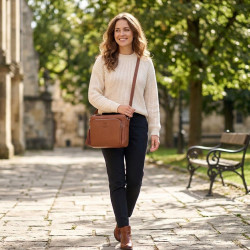 Hnědá dámská kožená crossbody kabelka Jacomina