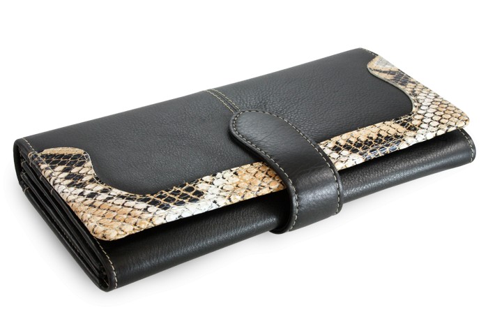Černá dámská psaníčková peněženka se zápinkou s motivem hada Abigail