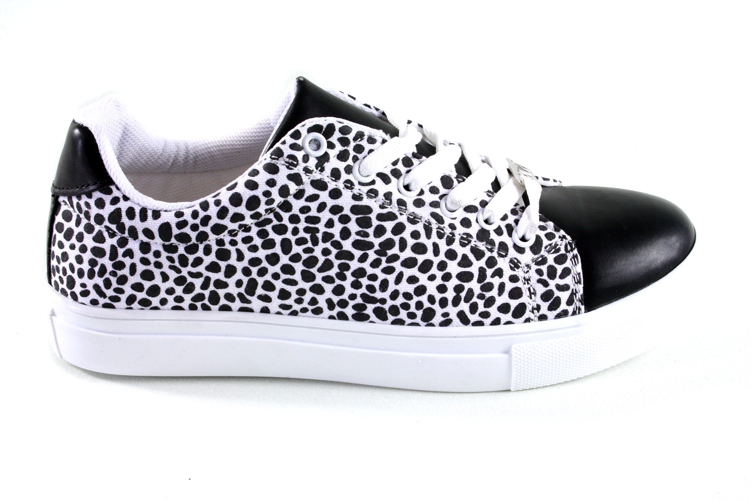 CRW8047 BLACK/WHITE
